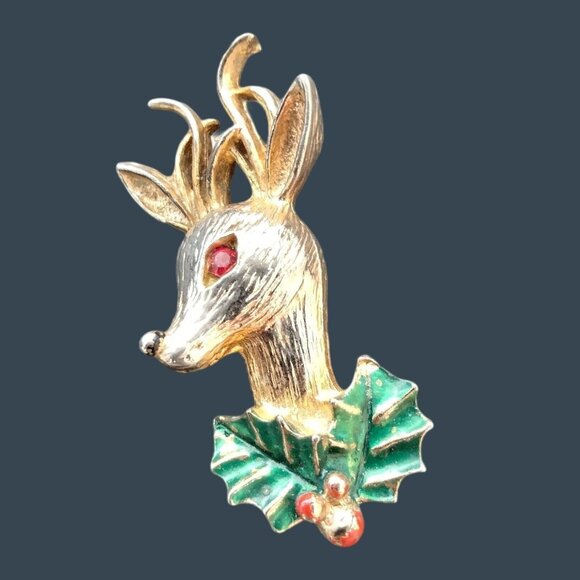 Christmas Reindeer Pin Brooch Gold Holly Berry Vintage  Holiday Jewelry - Picture 1 of 3